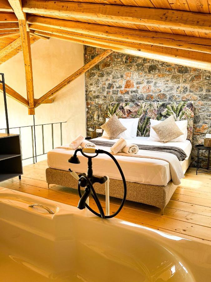 Modern Stone Villas With Swimming Pool Aliveri Bagian luar foto