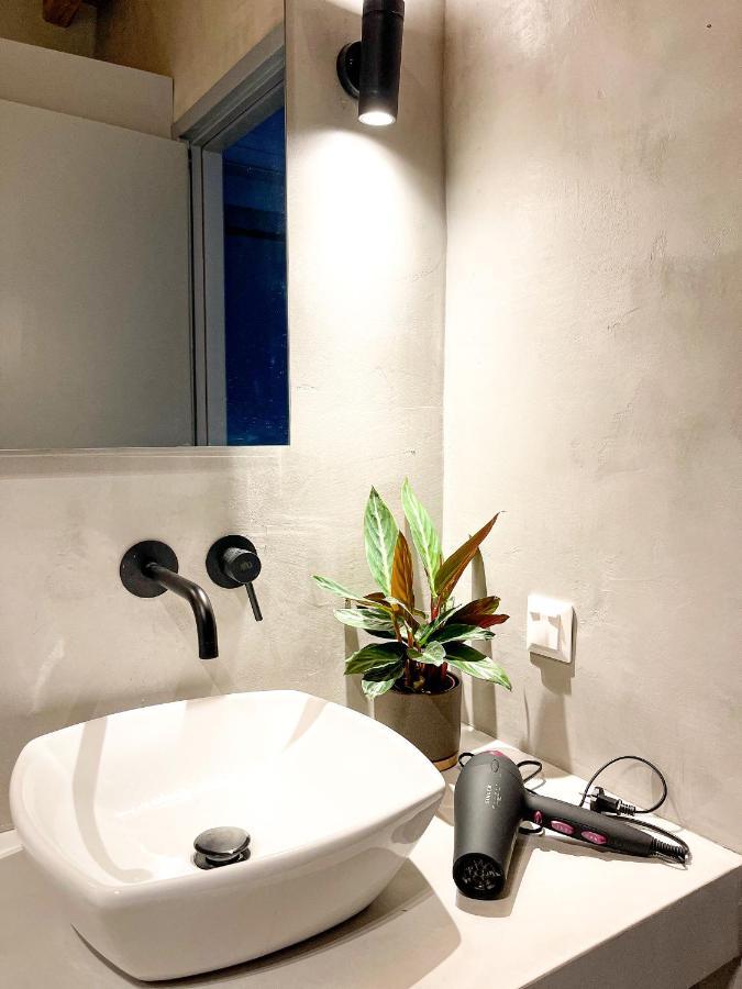 Modern Stone Villas With Swimming Pool Aliveri Bagian luar foto