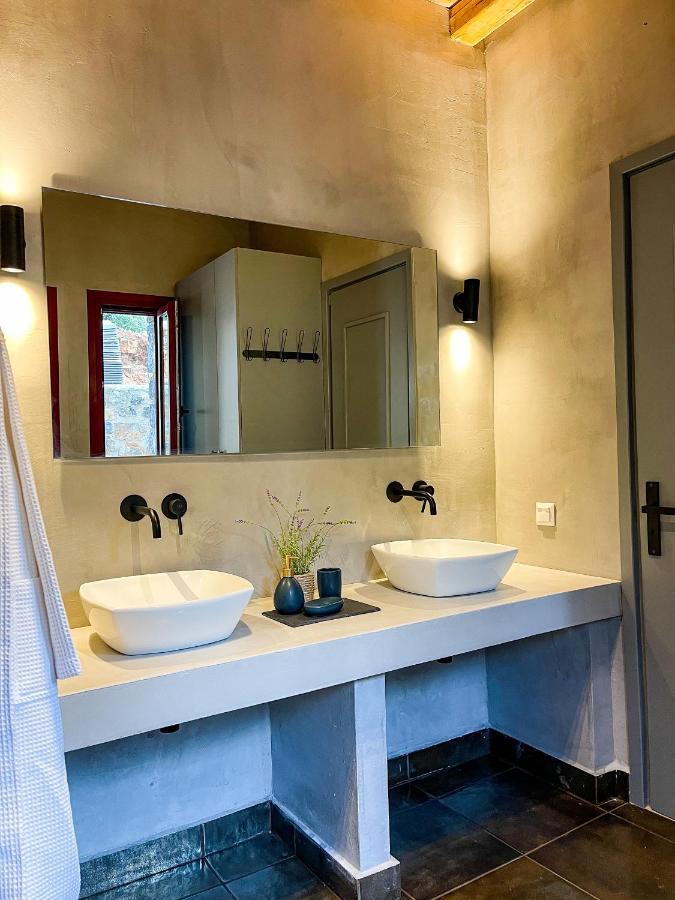 Modern Stone Villas With Swimming Pool Aliveri Bagian luar foto