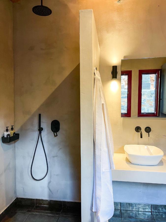 Modern Stone Villas With Swimming Pool Aliveri Bagian luar foto